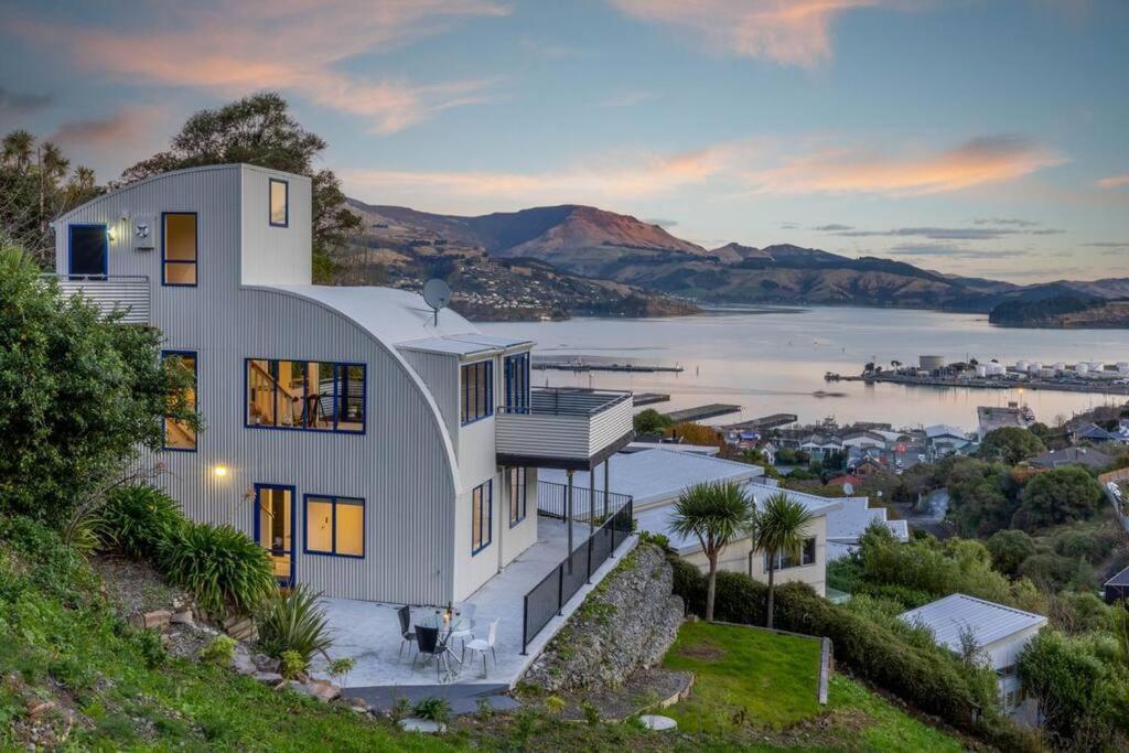 The Lighthouse- Ocean View Tranquil Retreat! Villa Lyttelton